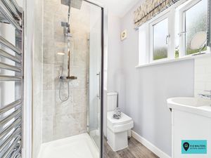 En Suite - click for photo gallery
